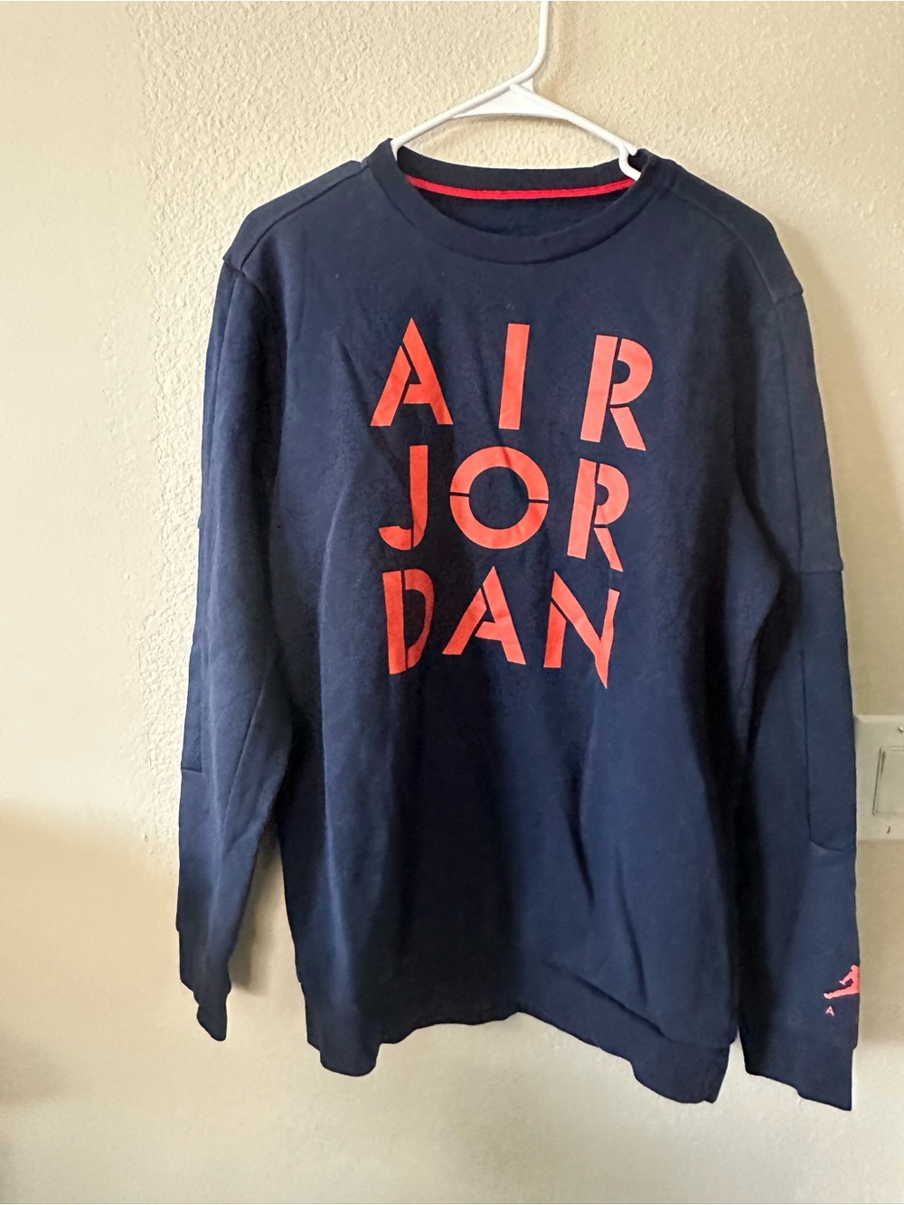 Jordan Men's Navy Sweatshirt with Red AIR JORDAN Graphic size M/ NWOT 1410